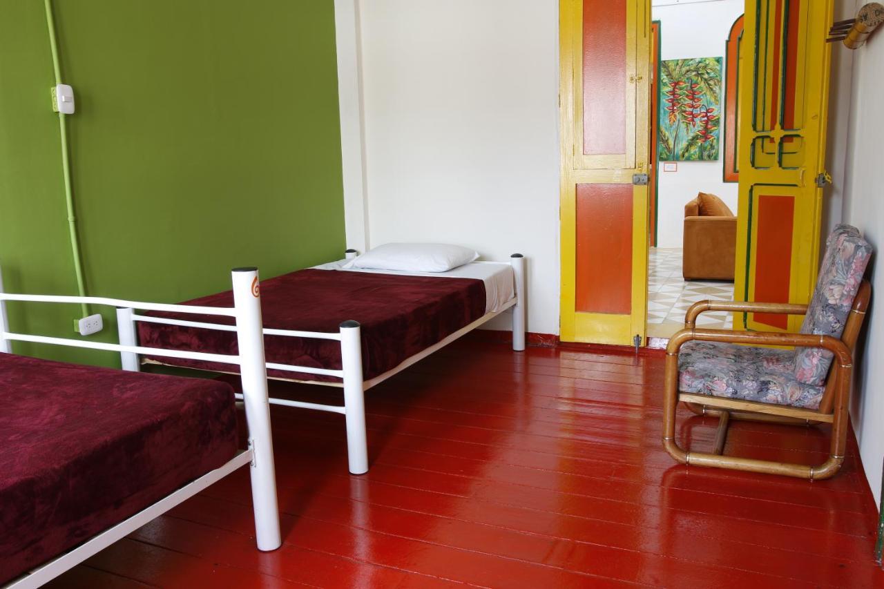 Golden Frog Manizales Hostel Eksteriør bilde